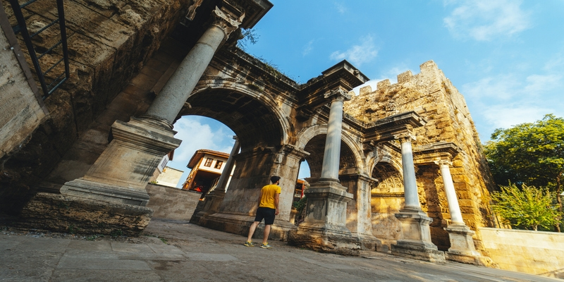 la Puerta de Adriano