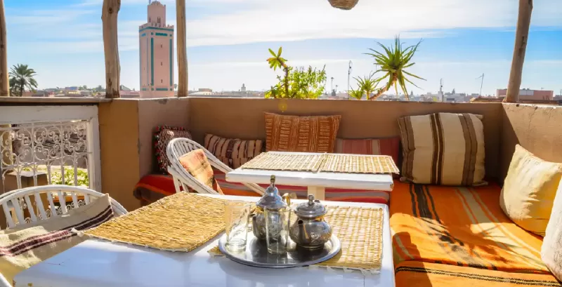 Té de menta en un restaurante en Marrakech