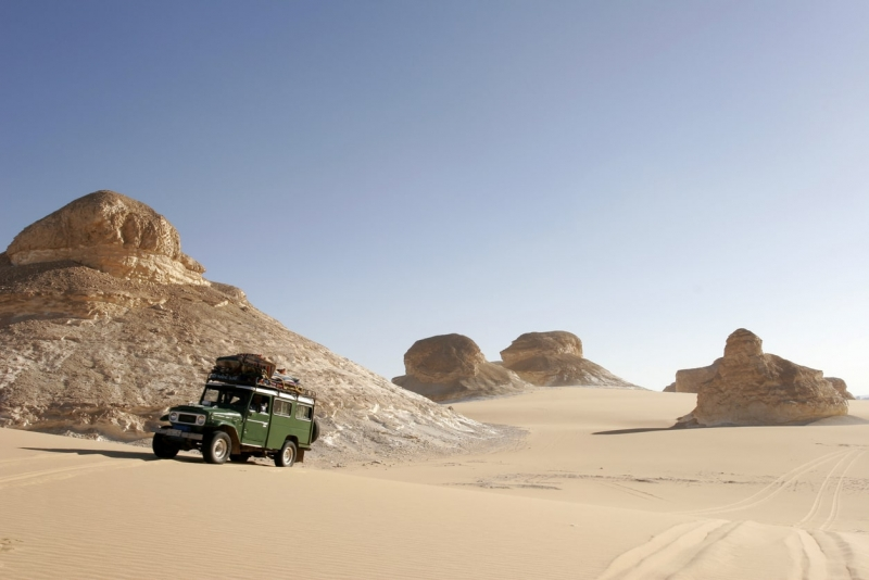 White Desert Tour with Bahariya Oasis: 3 Days of Ancient Landscapes