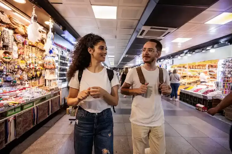 una coppia nel gran bazar turchia, gran bazar istanbul 
