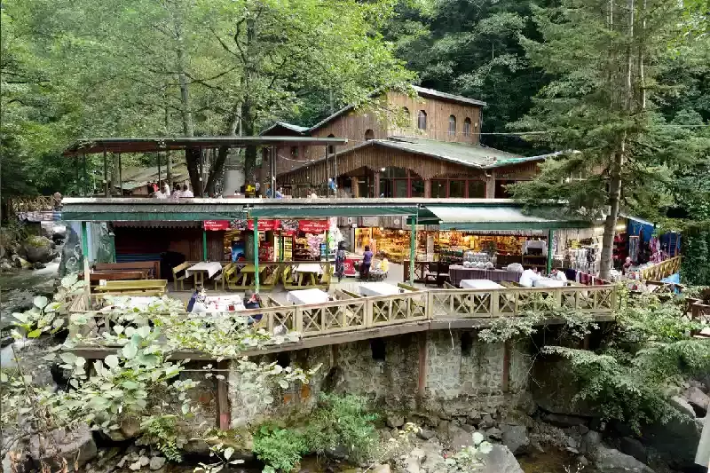 una taverna a trabisonda turchia , monastero sumela