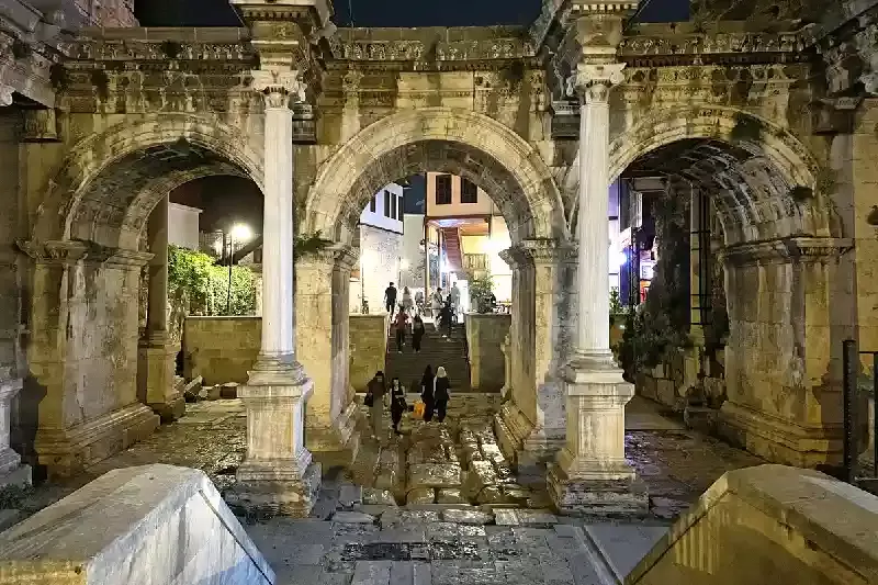 il tempio di adriano in turchia , tempio di adriano