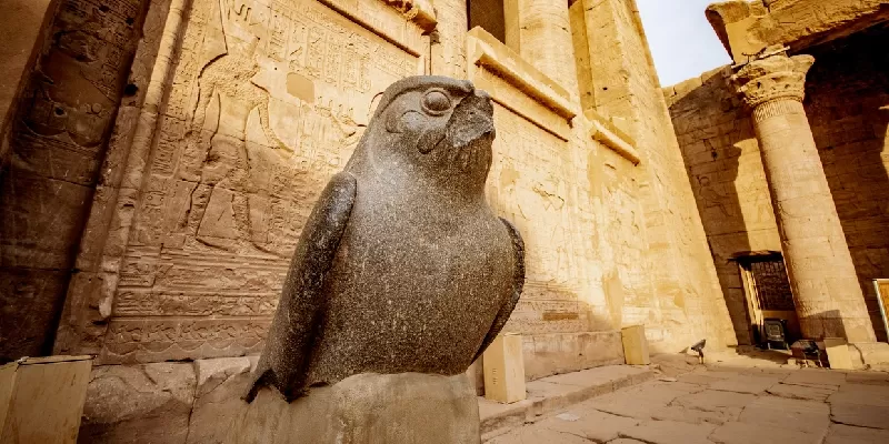 Dios Horus en el templo de Edfu