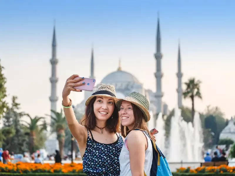 due turisti a istanbul , come vestirsi in turchia