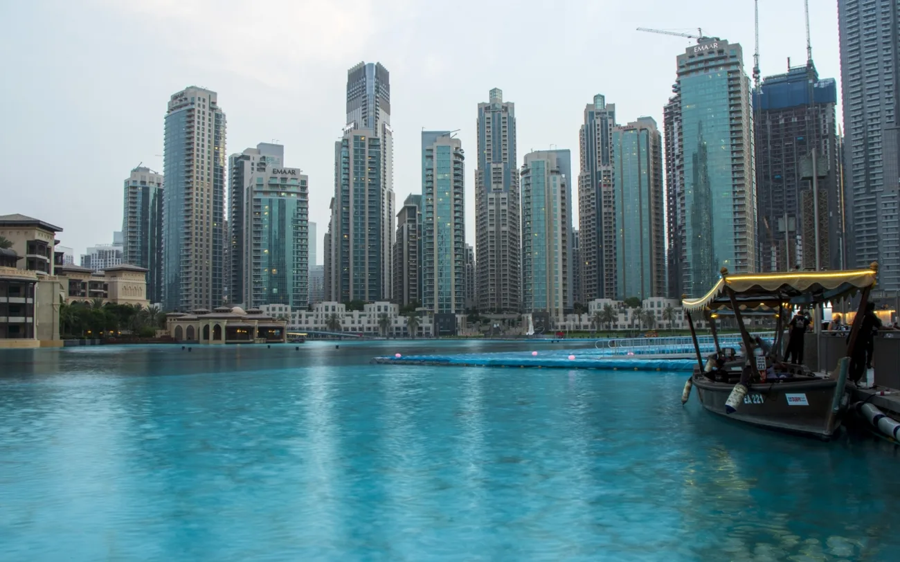 La Perle by Dragone: A Magia Aquática que Deslumbra Dubai