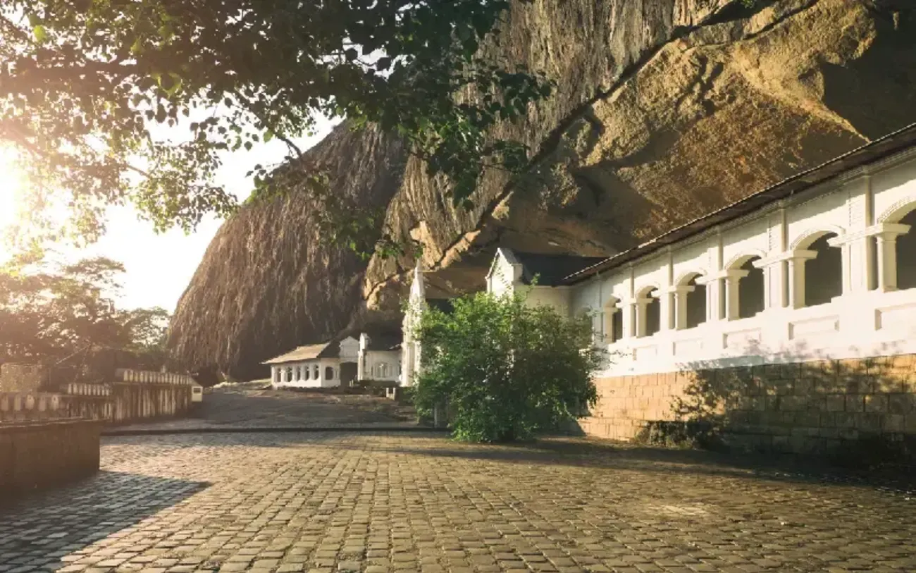 Dambulla: la Città delle Grotte Sacre dello Sri Lanka