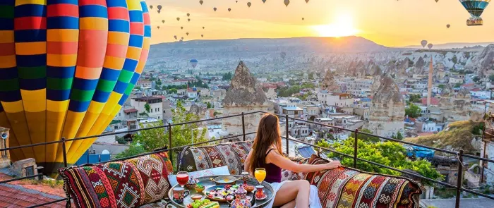A beautiful girl is looking at the hot air balloons in Cappadocia.