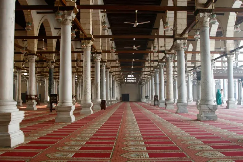 Die Amr-ibn-al-Aas-Moschee in Kairo, Ägypten, ein bedeutendes historisches islamisches Gotteshaus und die älteste Moschee Afrikas.