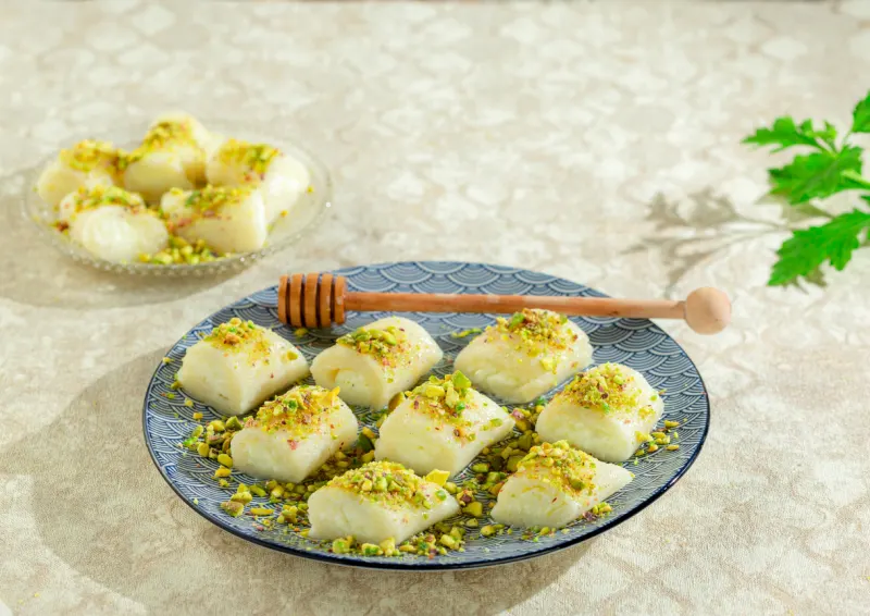 Halawet el jibn with honey, Jordanian traditional food