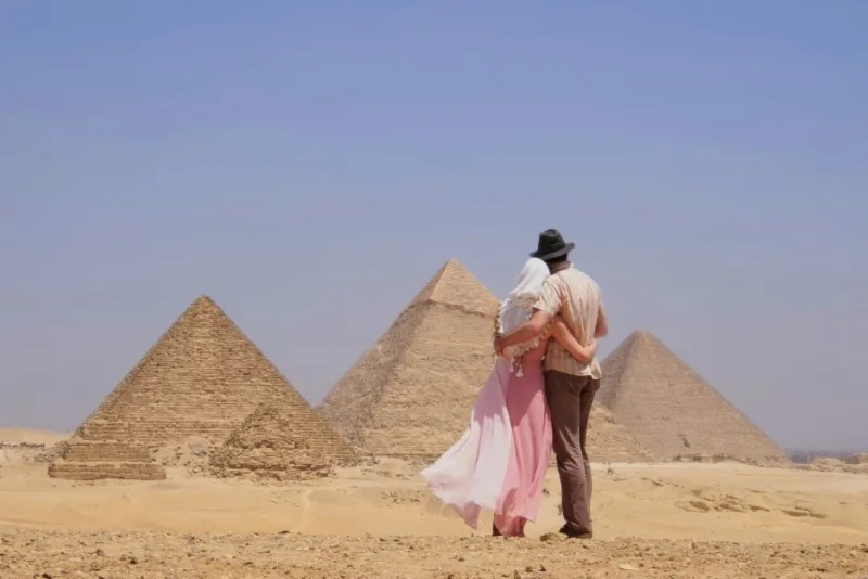 couple in Giza Pyramids