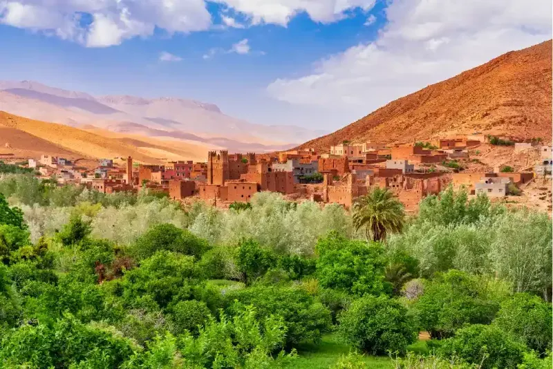 Kasbah y pueblo en Marruecos, Norte de África.