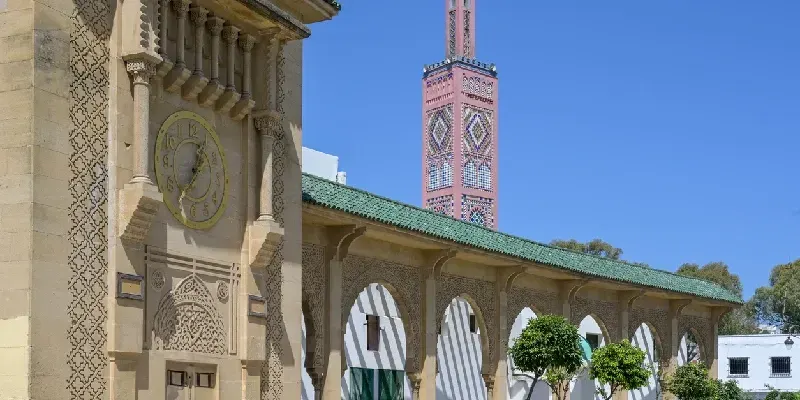 mezquita-sidi-bou-abib-en-la-plaza-del-9-de-abril-tanger-marruecos