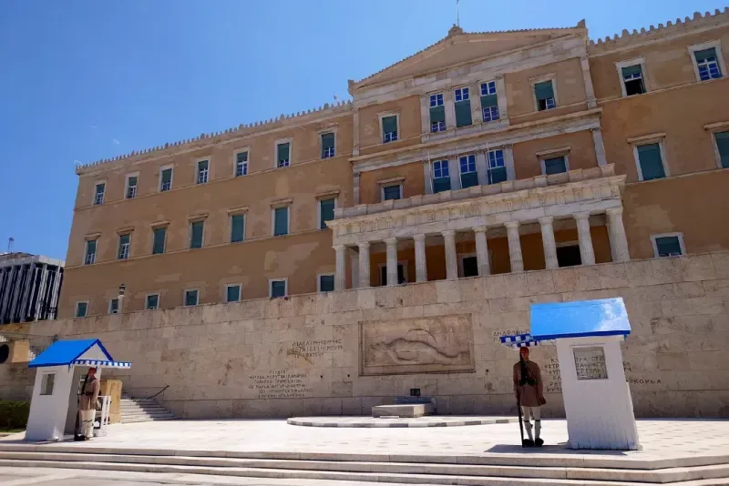 Edificio del Parlamento Helénico en la Plaza Syntagma, Atenas, Grecia