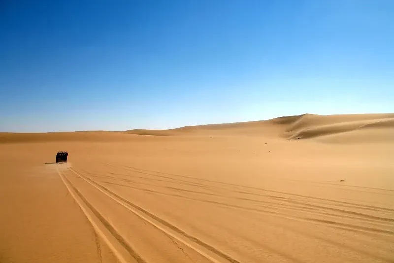 Wüstensafari bei Safaga mit beeindruckender Landschaft und Abenteuer in der ägyptischen Wüste
