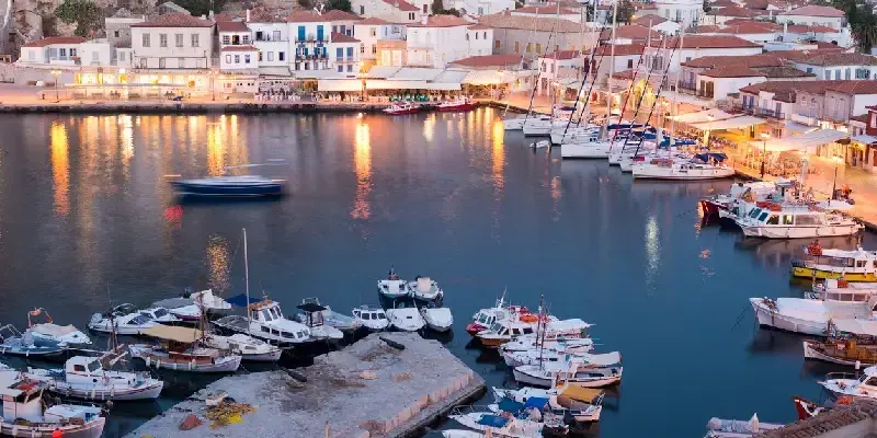 la-isla-de-hydra-se-encuentra-a-una-hora-y-media-de-atenas-en-ferri-y-no-tiene-coches-ni-vehiculos-motorizados