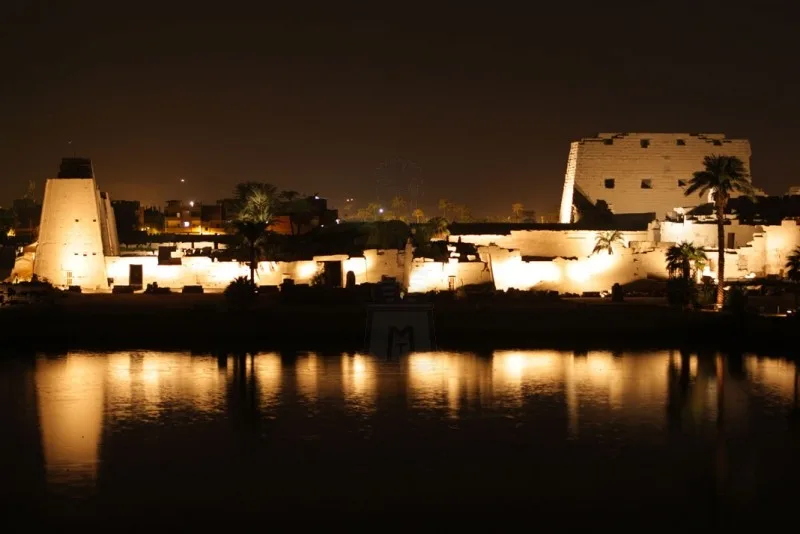 ナイル川からカルナック神殿の音と光ショー