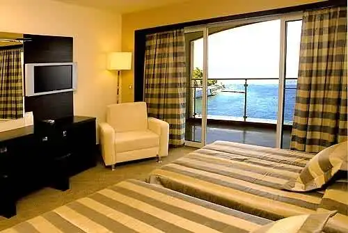 Charisma De Luxe Hotel
