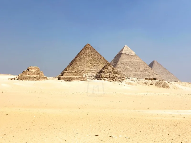 ギザ三大ピラミッドのパノラマビュー