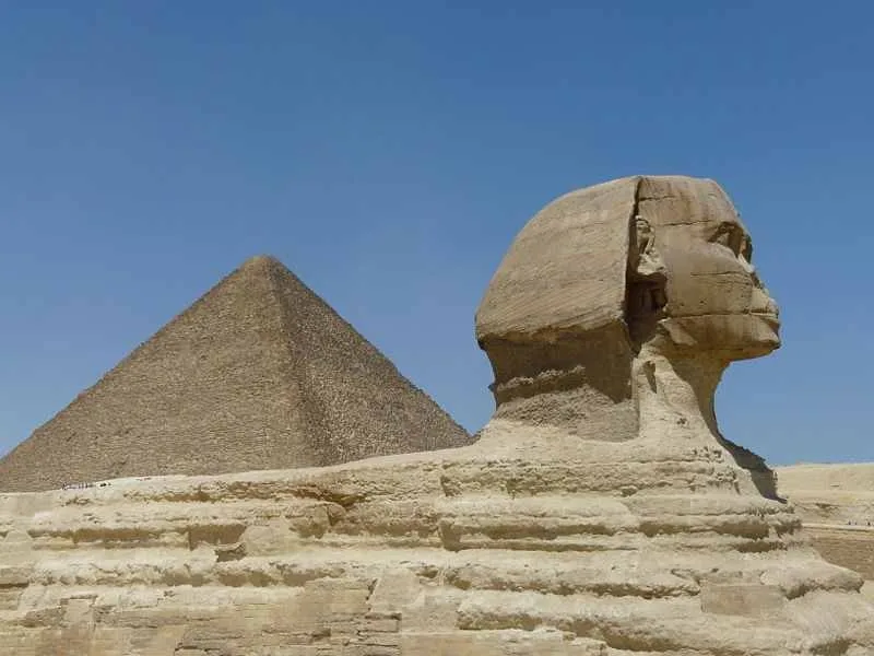 Le Sphinx aux Pyramides de Gizeh