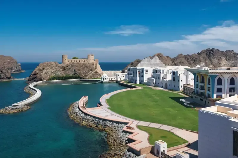 Lungomare del Palazzo Al Alam a Muscat, utilizzata per eventi ufficiali e ricevimenti di Stato.
