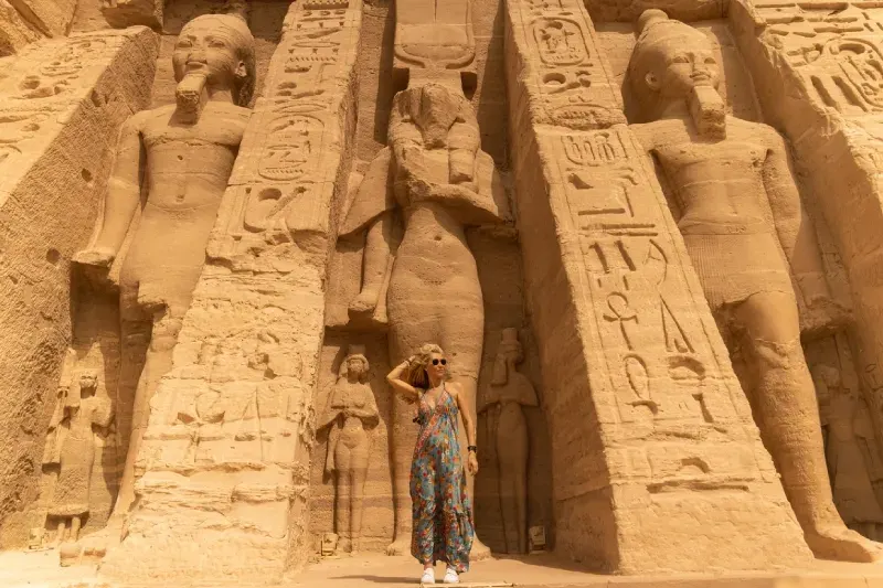 Una Donna nel Tempio di Nefertari