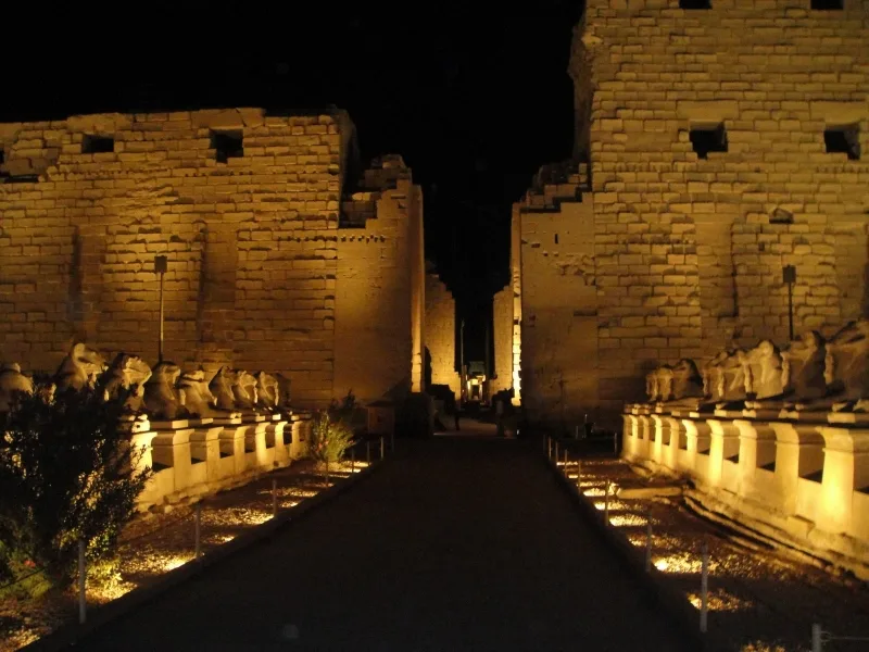 Ton- und Lichtshow im Karnak Tempel