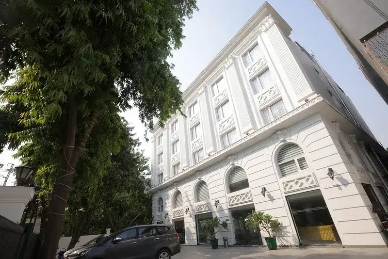 Delhi Deventure Sarovar Portico Patel Nagar