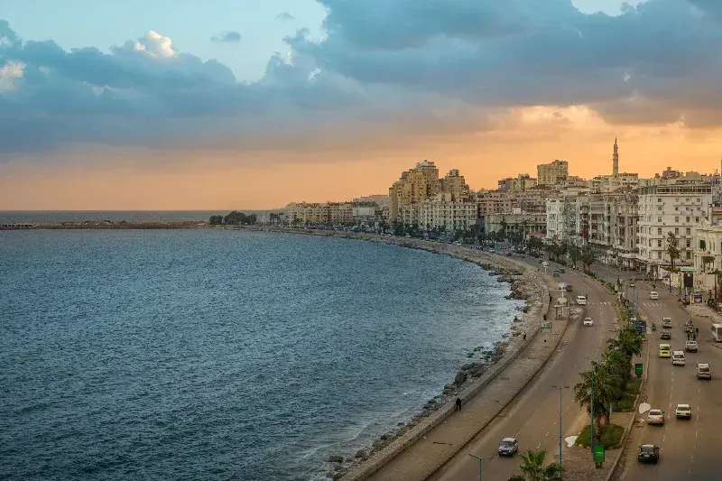 Die Corniche von Alexandria in Ägypten