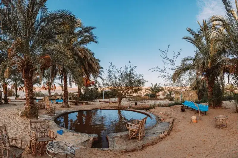 Schöne Aussicht auf die Salzebenen und Seen in der Siwa-Oase, Ägypten