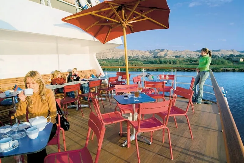 アリッサナイルクルーズのサンデッキ