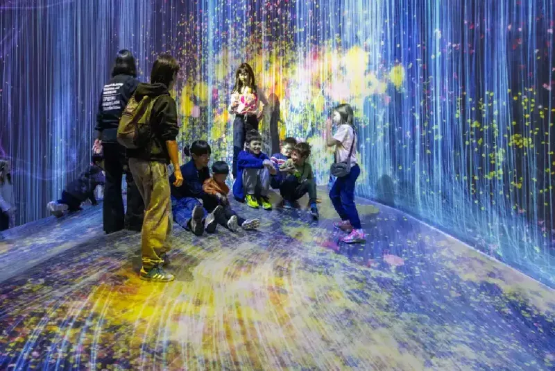 Museo de arte digital TeamLab Borderless en Tokio, Japón