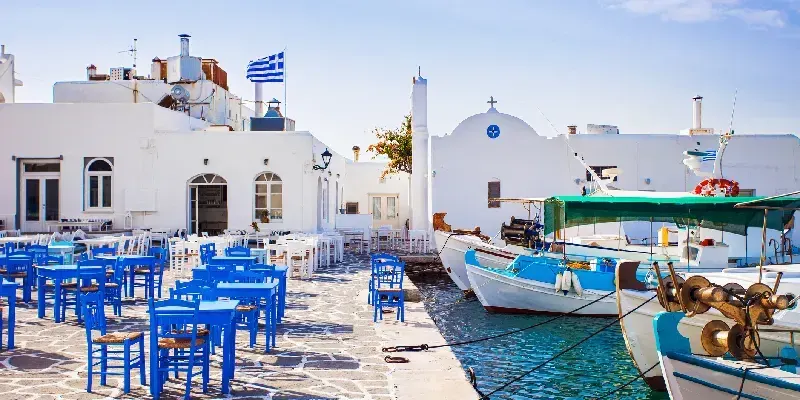 Hermoso pueblo de Naousa, isla de Paros, Cícladas, Grecia
