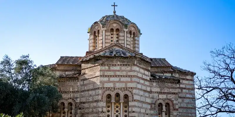 Iglesia de los Santos Apóstoles en el Foro Griego en Atenas, Grecia.