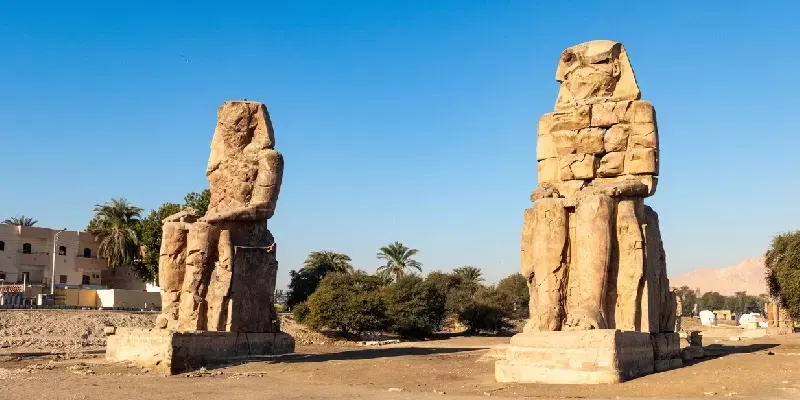  los Colosos de Memnón