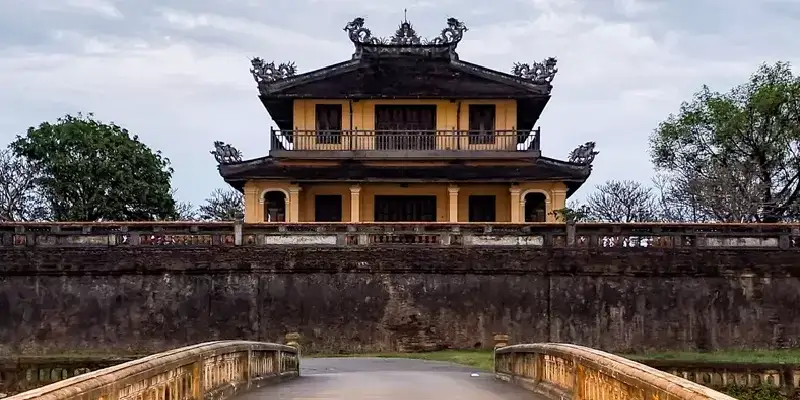 Pabellón Tu Phuong Vo Su dentro de la Ciudad Imperial de Hue, Vietnam, Patrimonio Cultural de la Humanidad por la UNESCO.