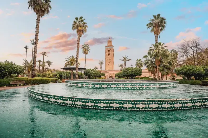 minarete-da-mesquita-koutoubia-visto-dos-jardins