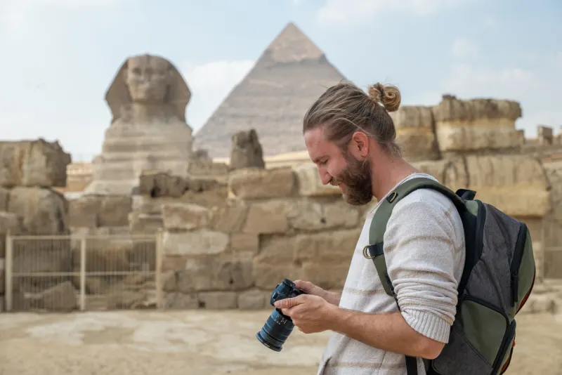 Séjour en Égypte – Vue panoramique des Pyramides de Gizeh au coucher du soleil