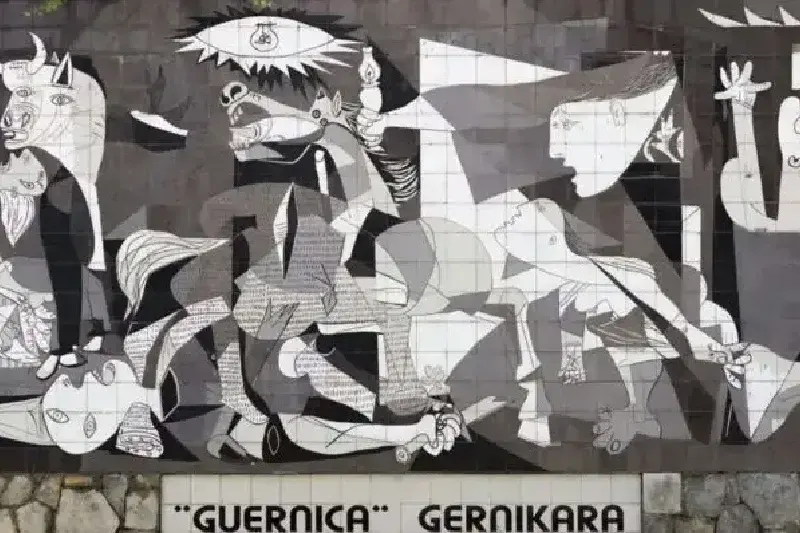 „Guernica“ von Pablo Picasso (1937), monumentales schwarz-weißes Anti-Kriegs-Gemälde mit dramatischen Figuren und Symbolen des Leidens
