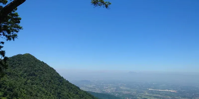 Vista desde la montaña Tam Dao, Parque Nacional Tam Dao, provincia de Vinh Phuc, Vietnam.