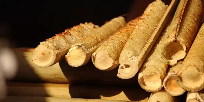Com lam, arroz cocido en bambú.