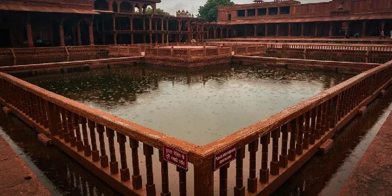 Arquitectura mogol dentro de Fatehpur Sikri, India.