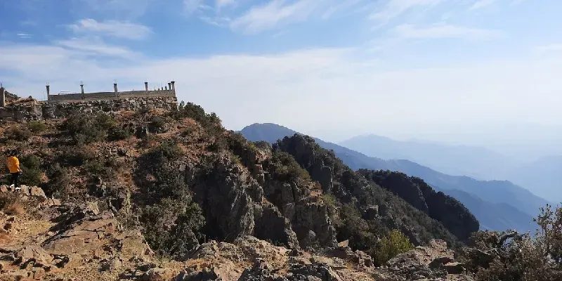 Vista panorámica de Jabal Sawda, el pico más alto de Arabia Saudita.