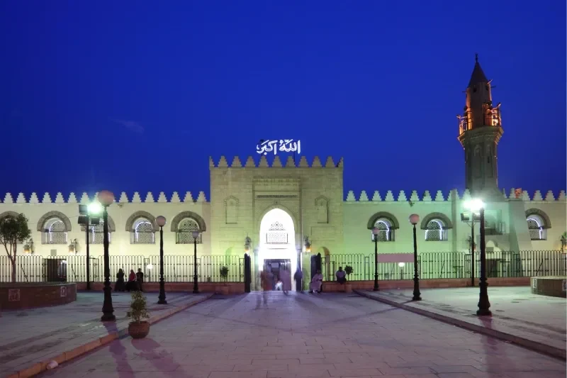 Die Amr-ibn-al-Aas-Moschee in Kairo, ein historisches islamisches Bauwerk und die älteste Moschee Afrikas.