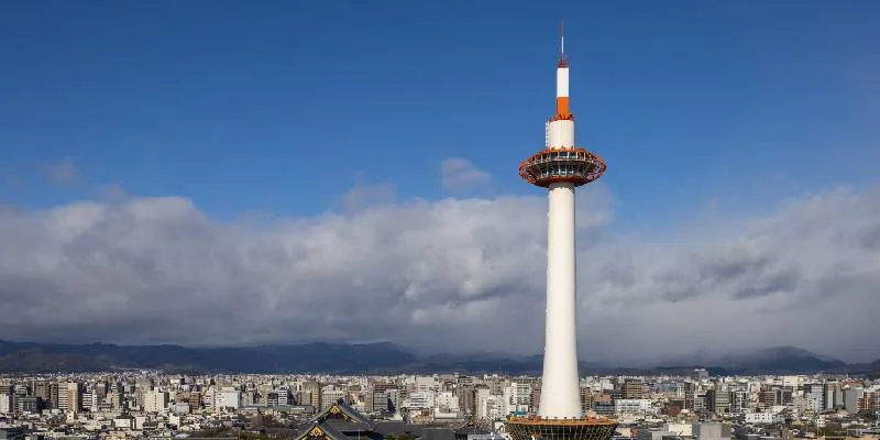 La Kyoto Tower è la struttura più alta della città.