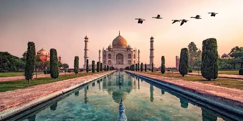 taj-mahal-iluminado-por-la-luz-del-amanecer-agra-india