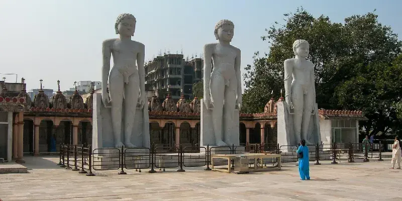 Templo Jain Trimurti Teenmurti Digambar en Borivali.