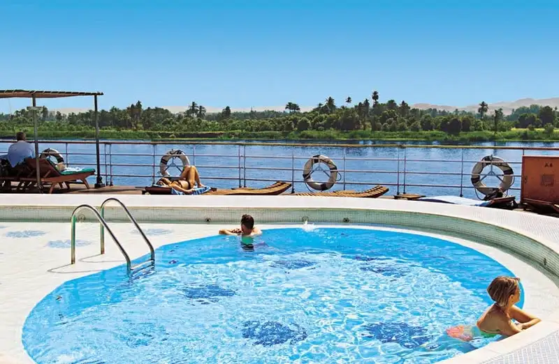 アリッサナイルクルーズのプール