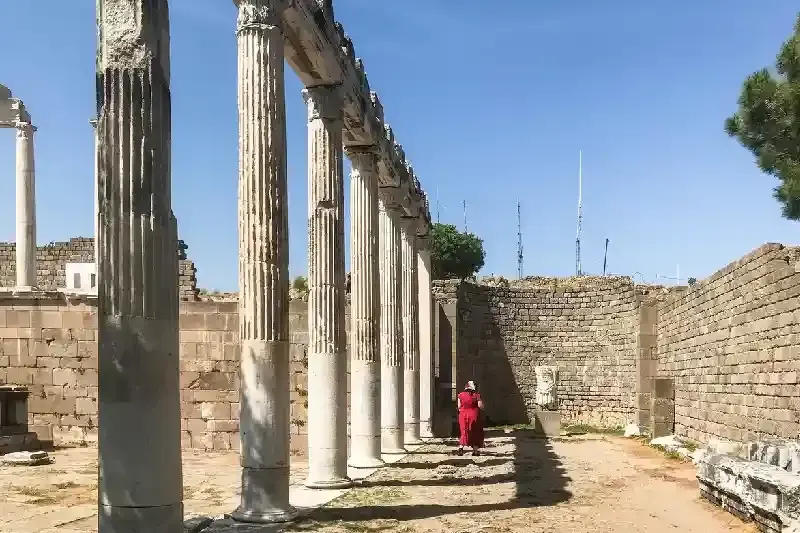 una turista apergamo turchia , pergamo