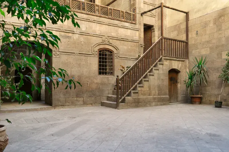 Al Darb Al Ahmar, tour del cairo