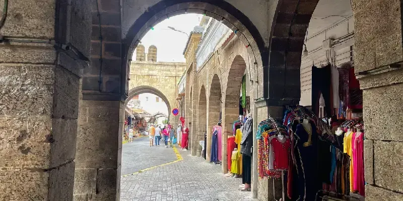 edificios-antiguos-en-habous-casablanca-marruecos